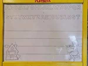 Tablero de dibujo de metal/magnético Playskool de colección marco amarillo - Imagen 1 de 12
