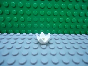 Lego mini figure 2 Pearl Gold Crown 5 pointed Headgear Plant NEW - Picture 1 of 2