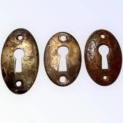 Lote de 3 cubiertas antiguas ovaladas de latón y hierro para llaves escudo 2”, 1 5/8”, 1 3/4 Foto 1 de 3
