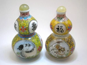 ANTICA COPPIA DI BOTTIGLIE DA TABACCO IN VETRO SMALTATO CON GATTI, PIPISTRELLI, BARCHE SPAZZATURA -FIRMATE - Foto 1 di 21