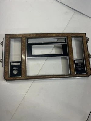 Radio calentador Buick LeSabre Park Avenue Electra 1985-1991 bisel de tablero de grano de madera Foto 1 de 4