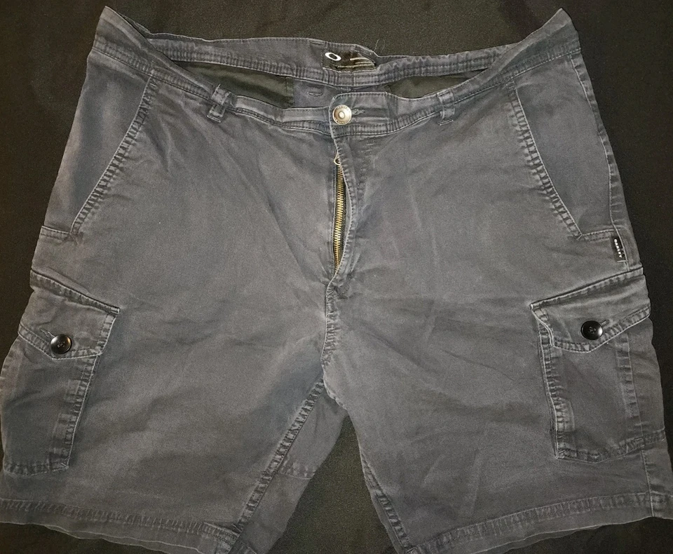 Oakley Men’s Utility Cargo Shorts Size 38 Multi Pocket Y2K Style Black - Imagem 1 de 4