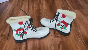 NWOT Sugar Skull Roses Vegan Leather Boots With Faux Fur Lining Size 8 Women's - Picture 1 of 7