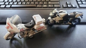 Konvolut von zwei (2) Spielzeugmotorrädern im Maßstab 1:18 - Bild 1 von 3