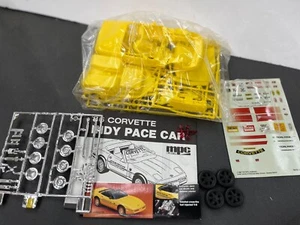 MPC 1986 Chevy Corvette Convertible Indy Pace Car 1/25 KIT McM Kit Embalado - Imagen 1 de 4