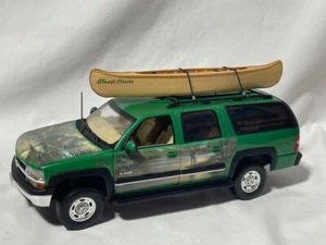 1/18 ERTL Thomas Kinkade Almost Heaven Chevy Suburban 2500 w/ Wood Canoe Paddles - Picture 1 of 7