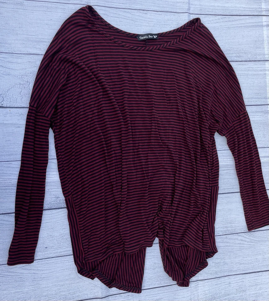Blusa feminina Double Zero pequena borgonha e listra preta manga longa - Imagem 1 de 2