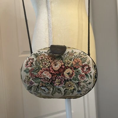Cartera Vintage Floral Tapiz Almeja Ovalada Bolso a Presión Bandolera Correa de Cuerda Negra Foto 1 de 4