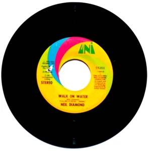 NEIL DIAMOND - Walk On Water / High Rolling Man - Vinyl 45rpm 1972 UNI 55352 - Imagen 1 de 4