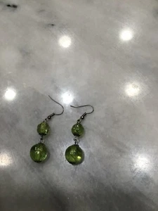 Grüne Glaskugel Ohrringe, kostenloser Versand! - Bild 1 von 1