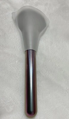 MAC Cosmetics 140 Synthetic Full Fan Brush Sealed With Cover - Image 1 of 4