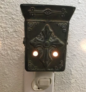 Scentsy Charity Mini Wax Warmer Celtic Cross Plug-In Night Light Gray - Bild 1 von 7