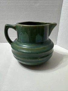 ANTIKER NELSON MCCOY GRÜNER KERAMIK STEINZEUG BUTTERMILCHKRUG #121 SCHILDMARKE - Bild 1 von 20