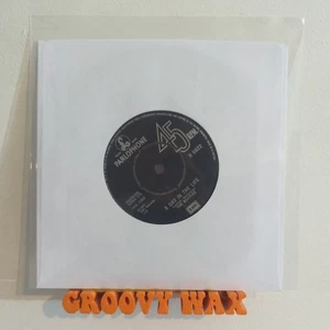 Beatles Sgt. Pepper's Lonely Hearts Club Band - 7" Vinyl Record - R 6022 - Picture 1 of 4