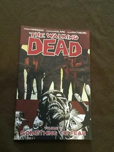 The Walking Dead Volume 17 Qualcosa da Temere Graphic Novel Immagine Fumetti - Foto 1 di 2