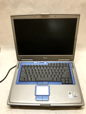 Dell Inspiron 9100 15.4" Pentium 4 2.8GHz 256MB RAM ATI RADEON 9700 Para Piezas DW Foto 1 de 4