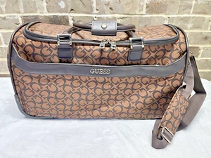 GUESS KARLIN TRAVEL DUFFLE ROLLING WHEELED BAG LOGO Cocoa Brown LUGGAGE NEW - Picture 1 of 12