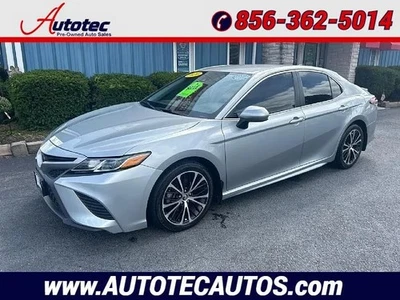 2020 Toyota Camry SE - Изображение 1 из 4