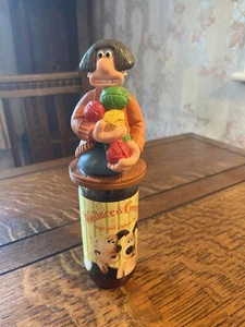 Vintage Wallace and Gromit Bath and Shower Gel Wendolene with Wool Figure Bottle - Picture 1 of 10