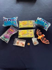 Vintage Konvolut Wendy’s Kid Essen Spielzeug. und Abzeichen...einige seltene Sachen... - Bild 1 von 6