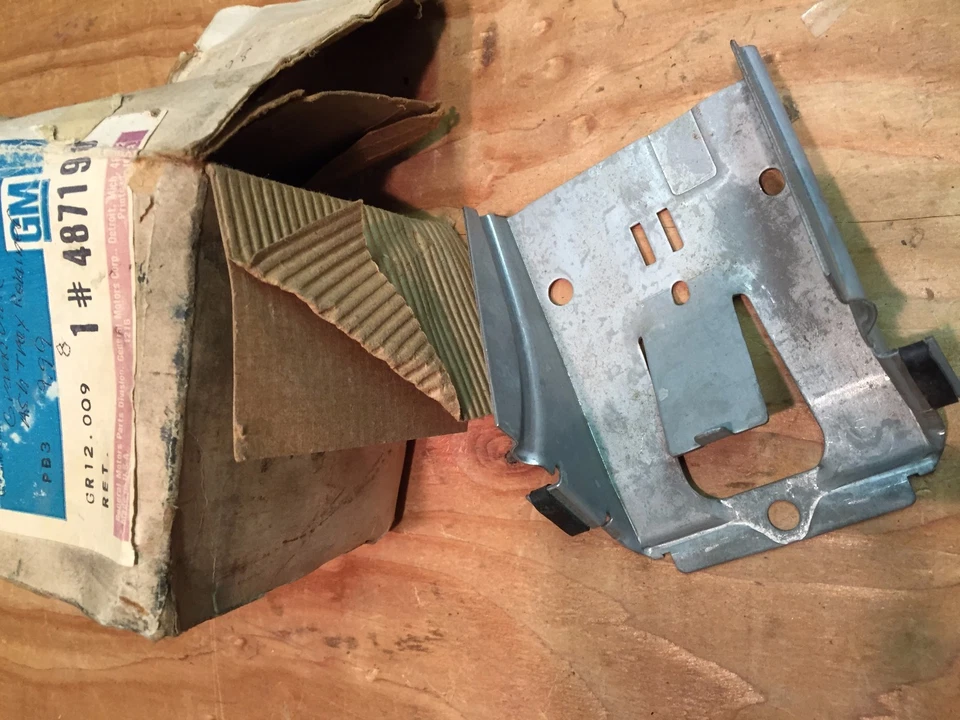 Pontiac Bonneville Catalina 1973 1974 1975 soporte cenicero GM 487190 Foto 1 de 1