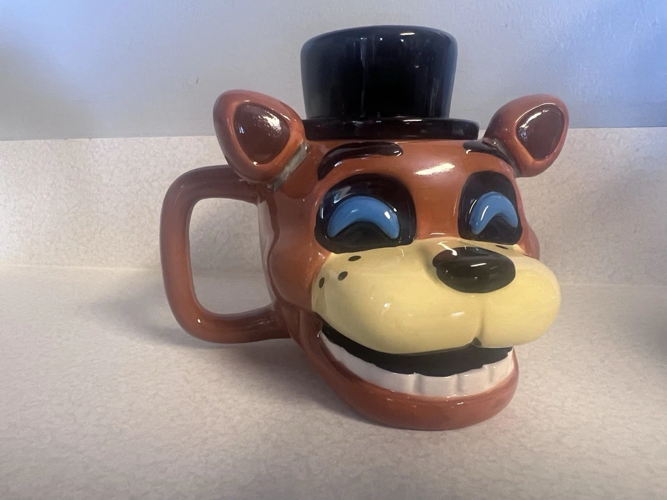 Caneca de cerâmica esculpida Five Nights At Freddy's Freddy Fazbear - Imagem 1 de 4