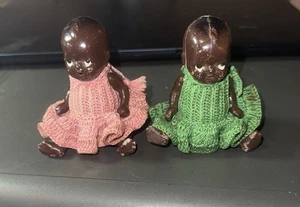 Dos muñecas bebé negras de composición vintage articuladas de 3 pulgadas - Imagen 1 de 9