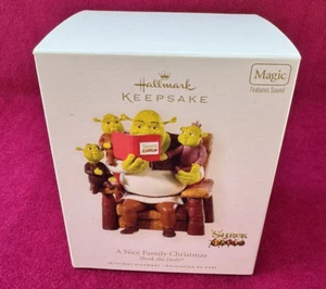 Hallmark 2008 Sound Ornament ~ Shrek the Halls ~ Una bella famiglia Natale NUOVO NUOVO CON SCATOLA - Foto 1 di 8