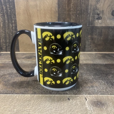 Iowa Hawkeyes Football Helmet 16 oz Ceramic Coffee Drink Mug Cover