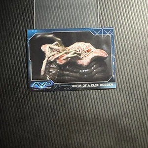 Alien vs Predator Movie Cards Inkworks 2004 #25 Birth of a Face Hugger - Picture 1 of 2