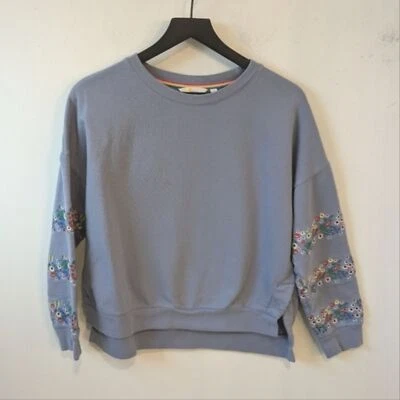 Sudadera para mujer Boden púrpura River Interest floral bordada mangas corta pequeña Foto 1 de 4