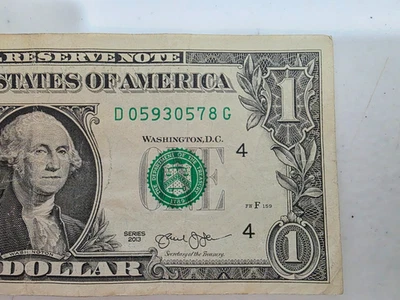 AMERICAN ONE DOLLAR BILL NOTE dirty print on serial number  D05930578G    2013 - Image 1 of 4