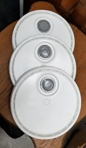 5 Gallon Pail Lid with Pour Spout and Gasket | Fits 3.5, 5, 6, 7 Gallon Buckets - Picture 1 of 9