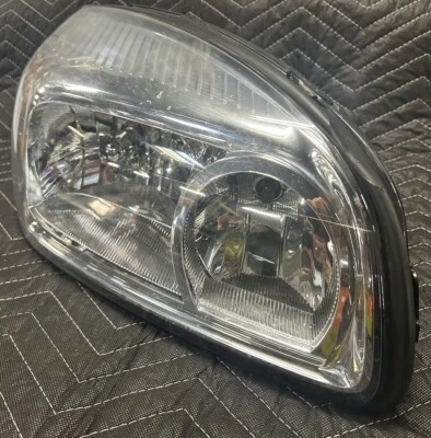 2005 - 2007 Saturn Relay Headlight ( Passenger ) Assembly - Image 1 of 4