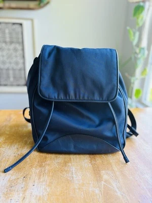 Cole Haan Nylon Convertible Bolso de Hombro Mochila Mochila, Azul Marino Oscuro Foto 1 de 4