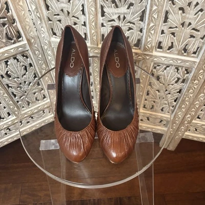 Zapatos de salón Aldo para mujer de cuero marrón con punta redonda acanalada ropa de oficina tacones talla 39 Y2K Foto 1 de 4