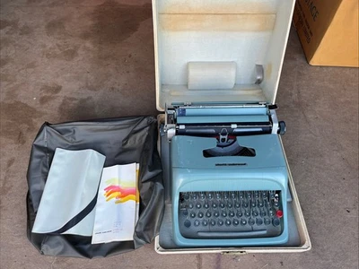 Máquina de escribir manual Olivetti Underwood Studio 44 Midcentury vintage con estuche 🔥 Foto 1 de 4