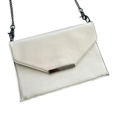 Bolso Bandolera INC International Concepts Plateado Metálico Cadena Solapa Monedero Plateado Foto 1 de 4