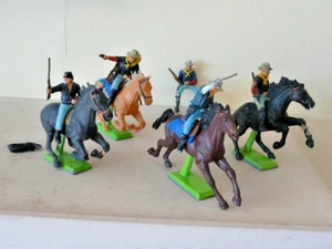 4 BRITAINS DEETAIL MOUNTED ACW 7H CAVALRY + SOLDIER 4 X 1971 - Picture 1 of 13