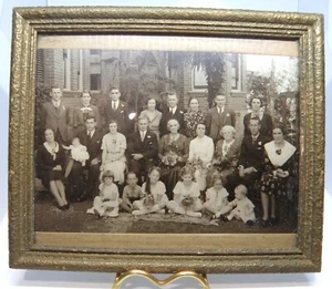 A Wonderful 1930s 1940s Vintage Framed Family Photo - Picture 1 of 5