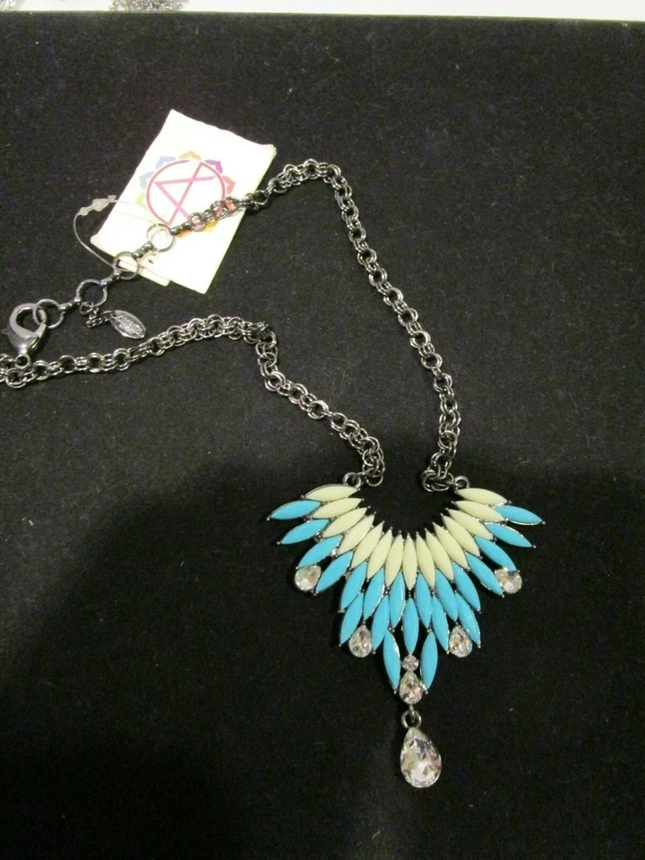 Ожерелье Amrita Singh, синие и белые искусственные камни и прозрачные камни, НОВОЕ - Изображение 1 из 1