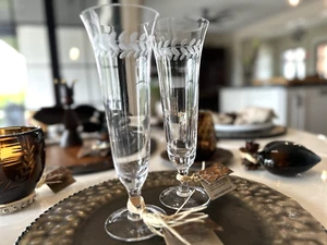 2 JAN BARBOGLIO Champagne Glasses 🌹 Retired LAUREL WREATH 10.5"x3 ETCHED SIGNED - Picture 1 of 24