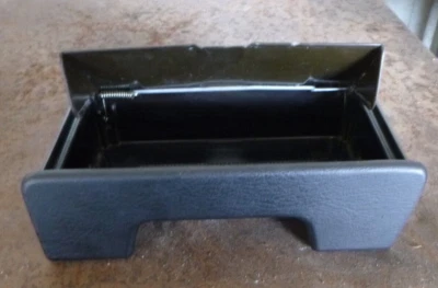 Toyota Camry 10 series 92-97 Front Ash Tray (B) - image 1 of 3