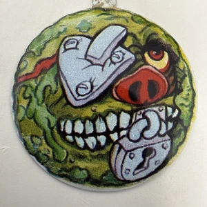 Madballs Lock Lips Blech Litho Pin Reiter Abzeichen Button Vintage - Bild 1 von 4
