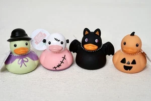 4 Patos de Goma Target Bullseye Halloween 2.5" Bruja Murciélago Frank Calabaza Nuevo con Etiquetas 2024 - Imagen 1 de 5