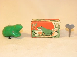 JOUET ANCIEN PLASTIQUE MECANIQUE WAMOO MARSEILLE GRENOUILLE SAUTE RENETTE +BOITE - Picture 1 of 13