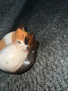Vtg Small Hand Carved Wood Cat Curled Up Sleeping  Made in Thailand Decor((E7) - Picture 1 of 8
