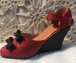 Vintage 1999 My Treasure Collectible Mini High Heel Resin Shoe RED/black Sole - Picture 1 of 12