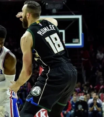 Pantalones cortos de baloncesto Adidas Miles Plumlee #18 emitidos por el equipo Milwaukee Bucks NBA 2XL+2 Foto 1 de 4