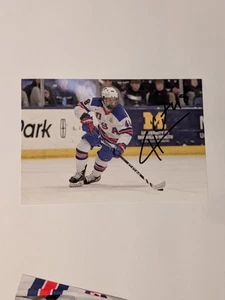 Foto Autografiada 4x6 de Cole Hutson WASHINGTON CAPITALS Novato FIRMADA - Imagen 1 de 1